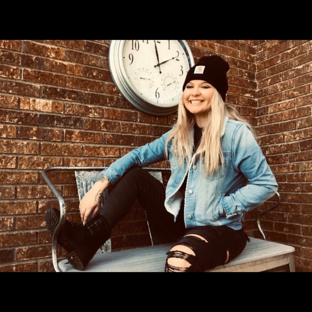 Meet your Posher, Makenzi